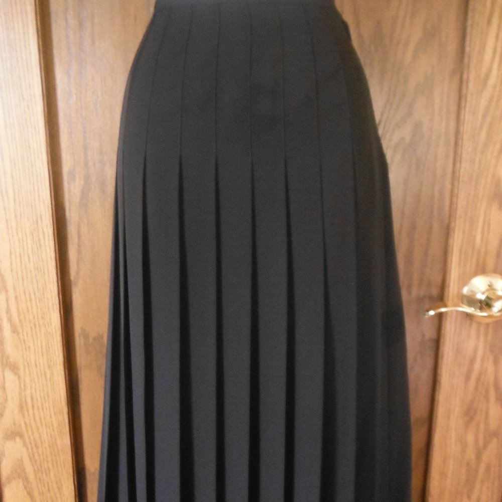 Doncaster Black Pleated Skirt full-length